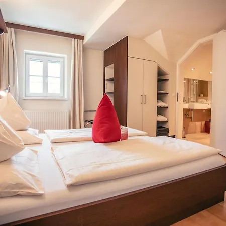Hotel Rosenvilla 4*